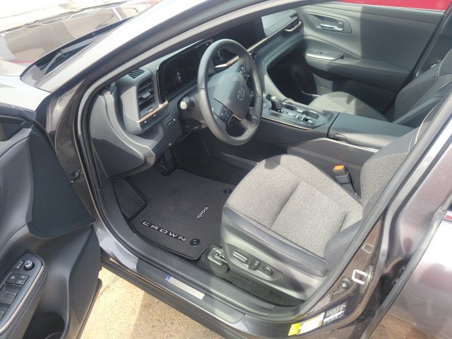 Used 2023 Toyota Crown AWD/4WD image 2