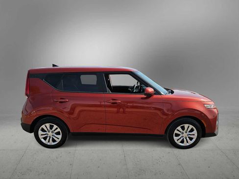 Used 2022 Kia Soul LX image 9