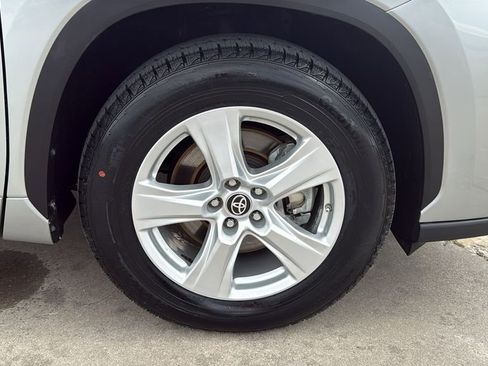 Used 2023 Toyota Highlander L image 34