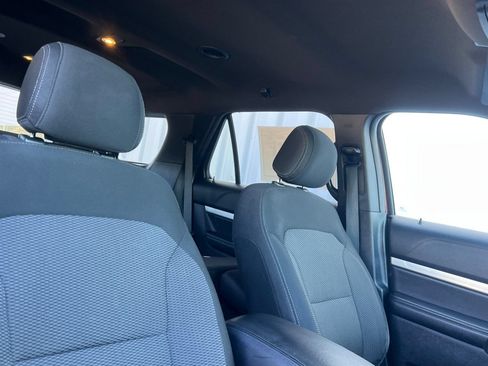 Used 2016 Ford Explorer XLT AWD/4WD image 15