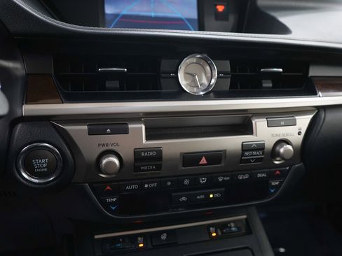 Used 2014 Lexus ES 350 w/ Premium Package image 18