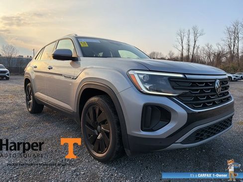 Used 2025 Volkswagen Atlas Cross Sport SE w/ Panoramic Sunroof Package image 7