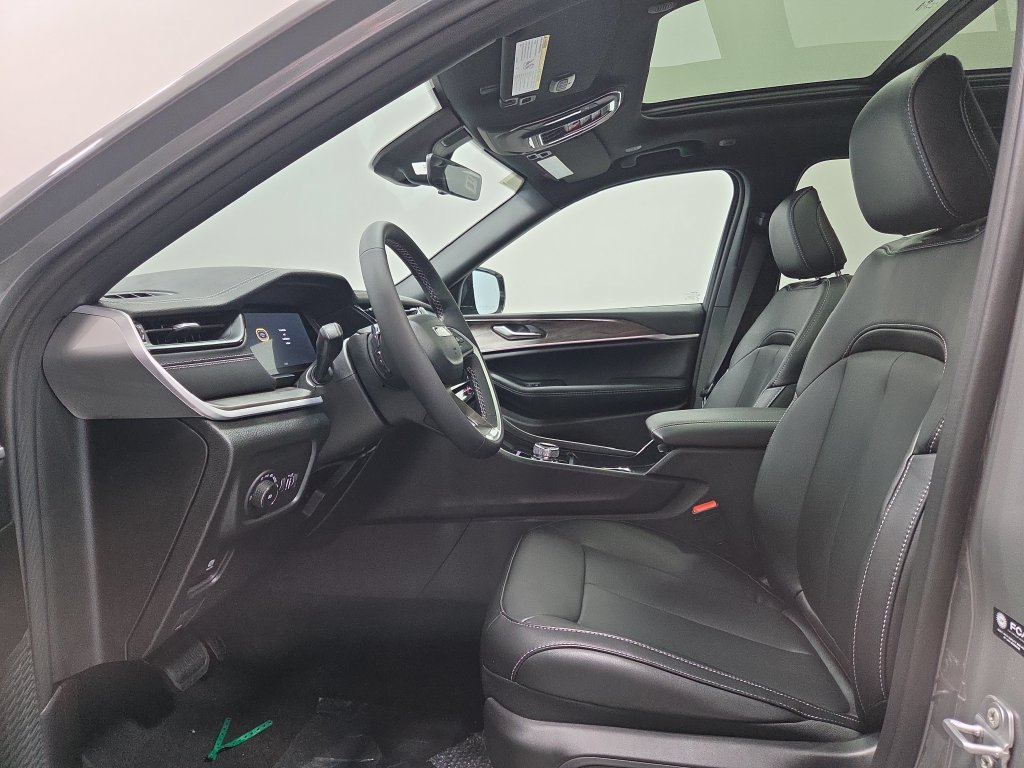 New 2027 Jeep Grand Cherokee Limited AWD/4WD image 16