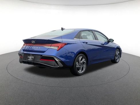 Used 2025 Hyundai Elantra SEL image 5