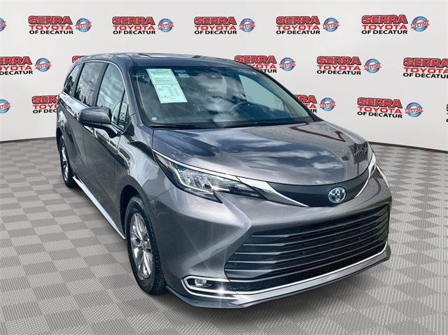 Certified 2023 Toyota Sienna XLE FWD image 1