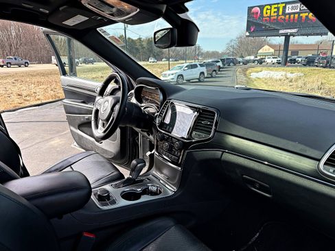 Used 2019 Jeep Grand Cherokee Limited w/ Luxury Group II image 16