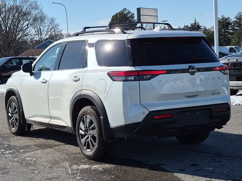 Used 2024 Nissan Pathfinder SV image 4