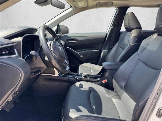 Used 2022 Toyota Corolla Cross XLE w/ Convenience Package AWD/4WD image 17