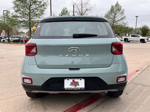 Used 2025 Hyundai Venue SEL image 7