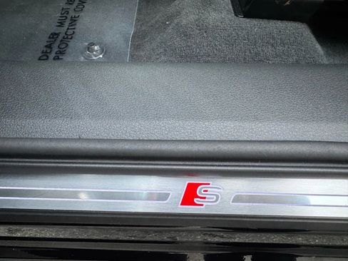 Used 2022 Audi e-tron Premium Plus image 42