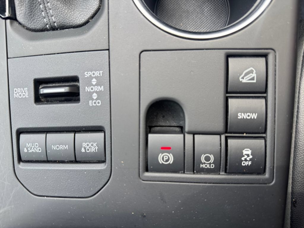 Used 2023 Toyota Highlander XLE AWD/4WD image 20