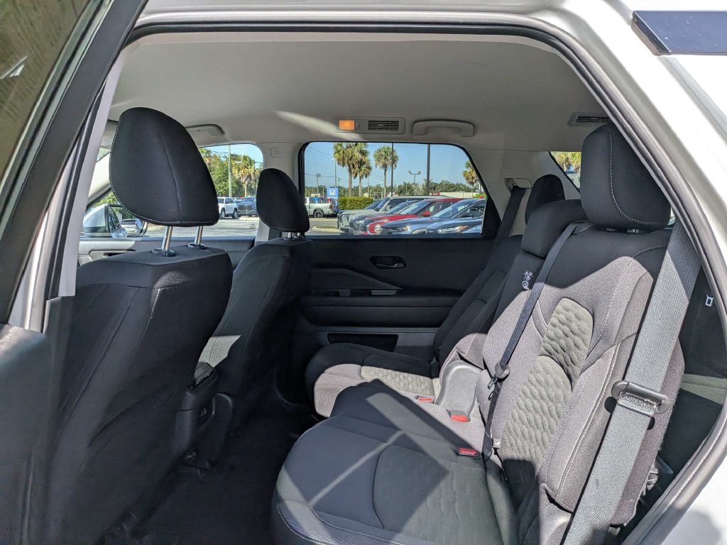 Used 2025 Nissan Pathfinder SV FWD image 13