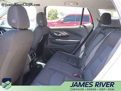 Used 2024 GMC Terrain SLE FWD image 16