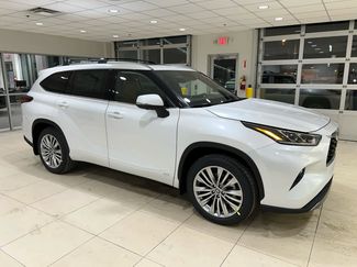 New 2026 Toyota Highlander Platinum video 1