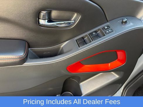 Used 2025 Nissan Frontier PRO-4X w/ Pro Convenience Package AWD/4WD image 24