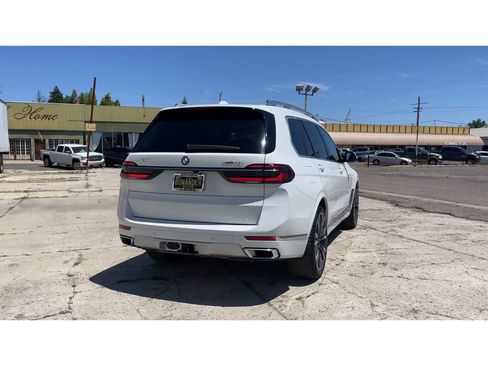 Used 2024 BMW X7 xDrive40i AWD/4WD image 2