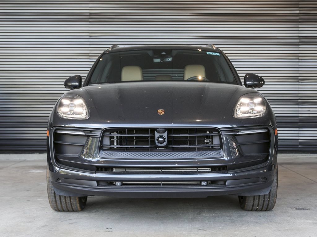 Certified 2026 Porsche Macan AWD/4WD image 10
