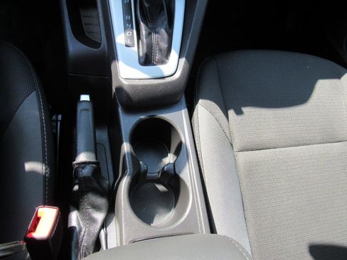 Used 2013 Ford Focus SE FWD image 22