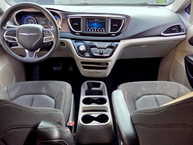 Used 2020 Chrysler Voyager LX FWD image 13