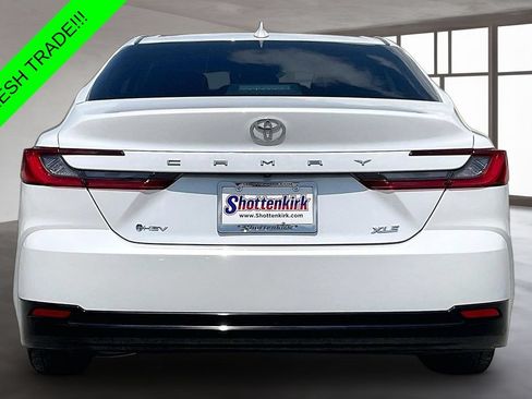 Used 2025 Toyota Camry XLE FWD image 5