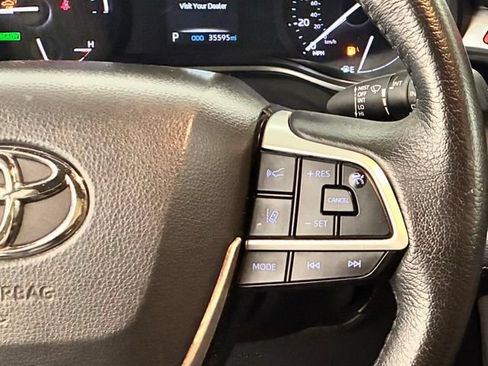 Used 2022 Toyota Sienna XLE FWD image 13