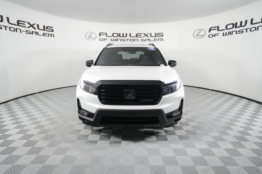 Used 2025 Honda Passport Black Edition image 2