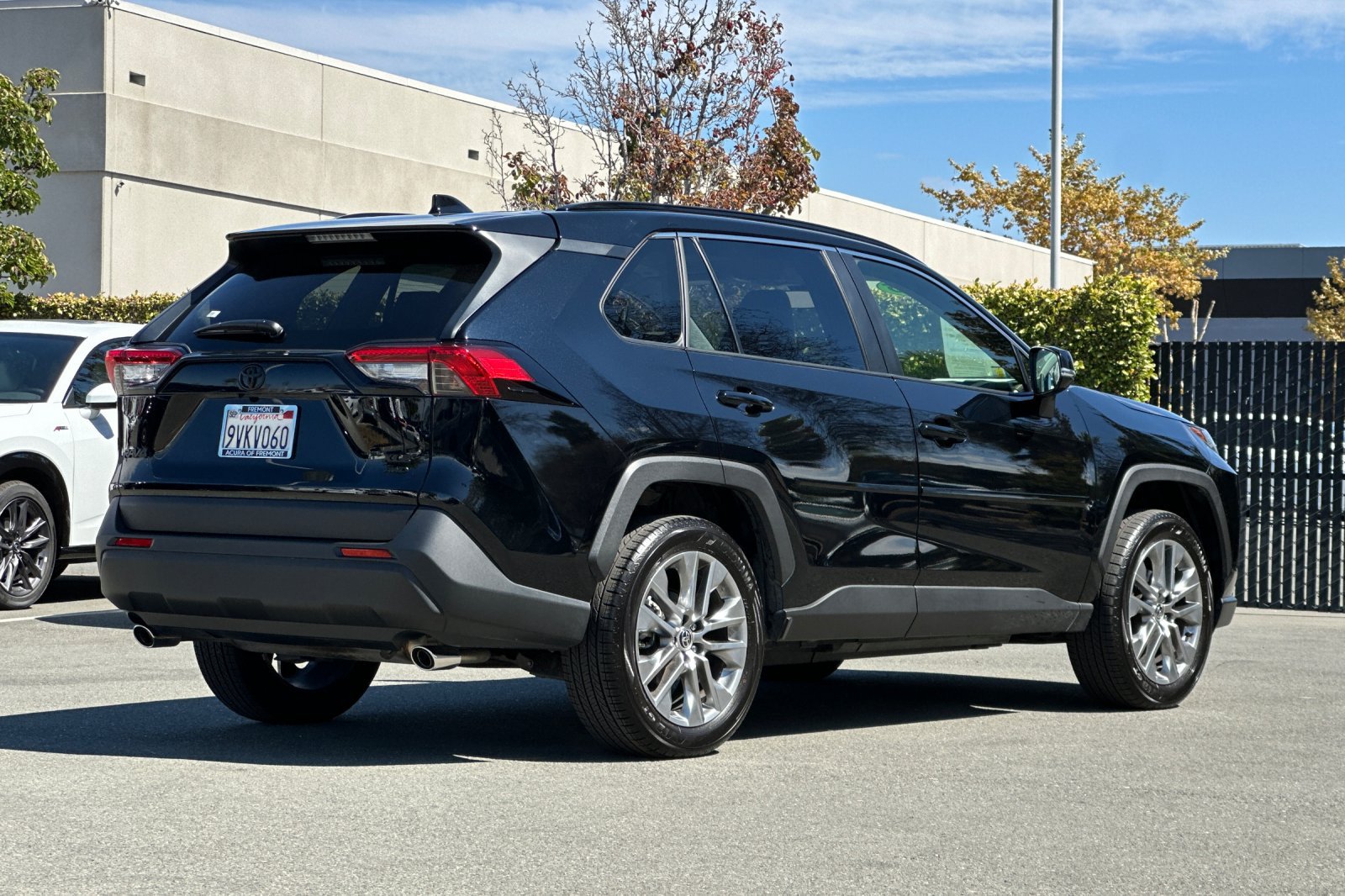Used 2025 Toyota RAV4 XLE Premium AWD/4WD image 4