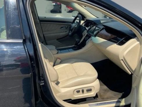 Used 2018 Ford Taurus Limited FWD image 4