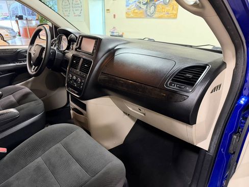 Used 2019 Dodge Grand Caravan SE FWD image 28