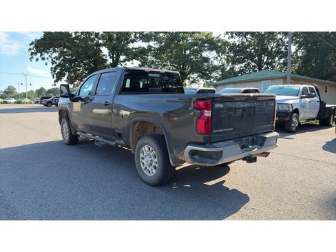 Used 2022 Chevrolet Silverado 2500 LT w/ Convenience Package AWD/4WD image 4