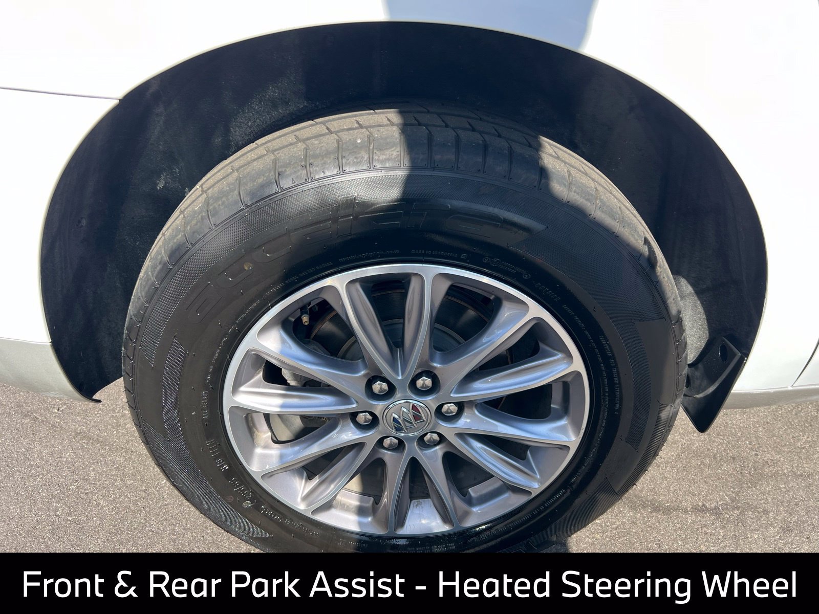 Used 2023 Buick Enclave Essence FWD image 11