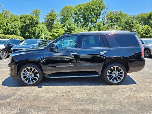 Used 2020 Cadillac Escalade Luxury w/ Escalade Sport Edition AWD/4WD image 5