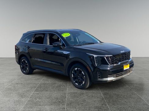 Used 2024 Kia Sorento S FWD image 7