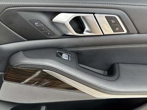 Used 2023 BMW X7 xDrive40i image 44