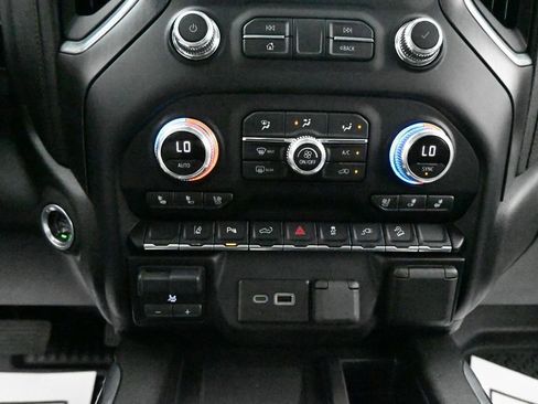 Used 2022 GMC Sierra 3500 AT4 w/ AT4 Premium Plus Package AWD/4WD image 15