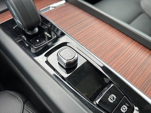 Certified 2025 Volvo V60 B5 Cross Country Plus image 29