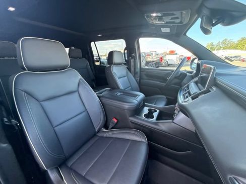 Used 2024 GMC Yukon XL SLT w/ SLT Premium Package AWD/4WD image 24