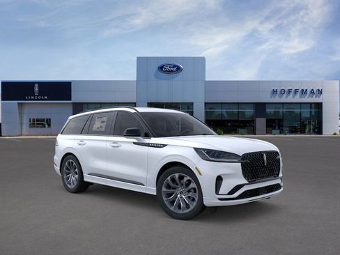 New 2026 Lincoln Aviator AWD w/ Jet Appearance Package image 7
