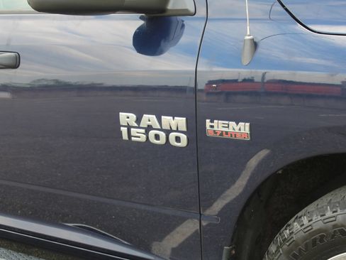 Used 2015 RAM 1500 Express AWD/4WD image 30