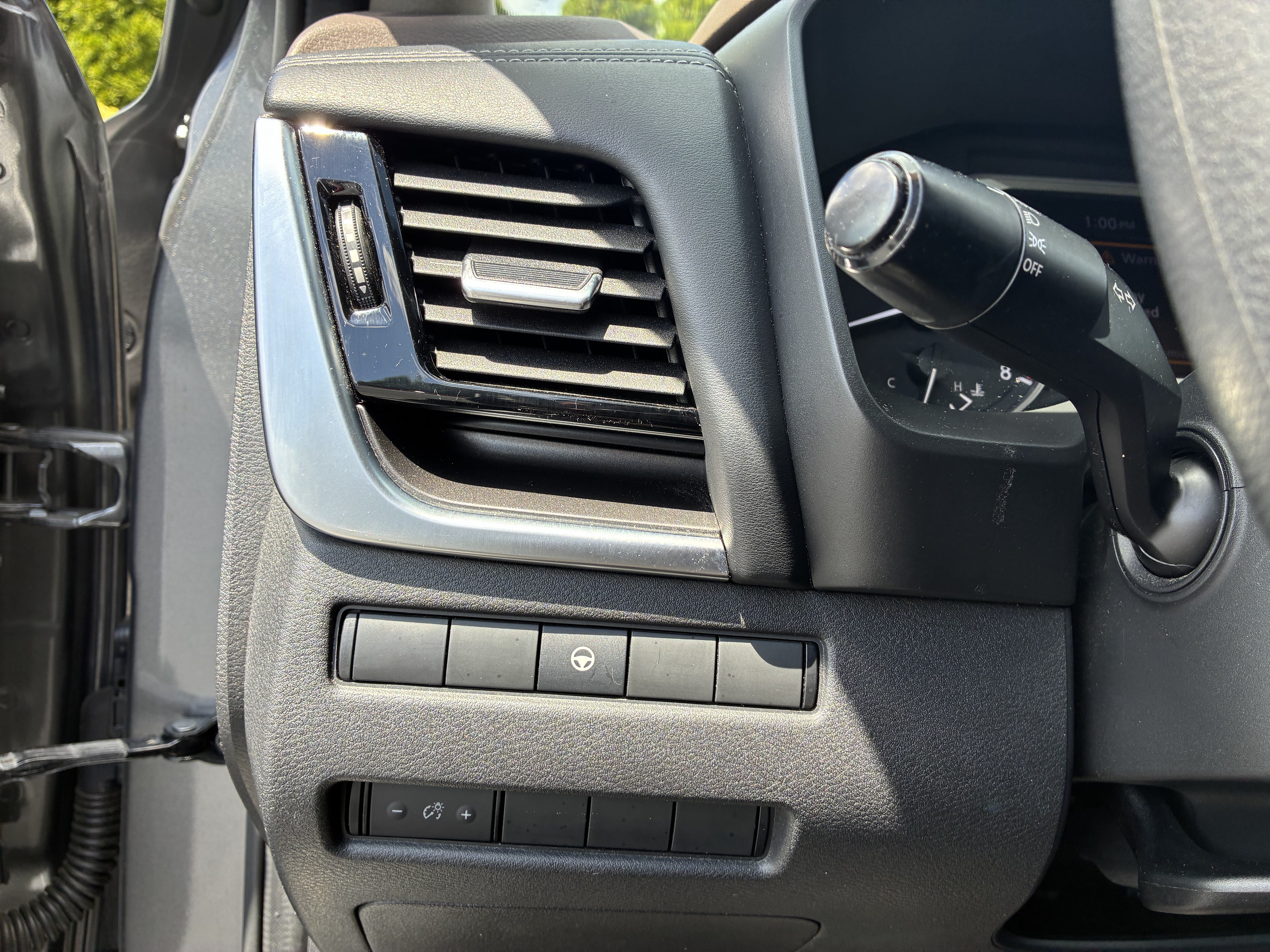 Used 2022 Nissan Rogue SV FWD image 25