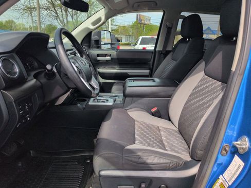 Used 2018 Toyota Tundra SR5 w/ TRD Off Road Package image 9