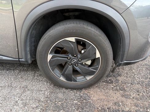 Used 2024 Nissan Rogue SV AWD/4WD image 9