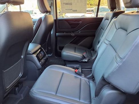 New 2026 Lincoln Aviator 2WD image 8