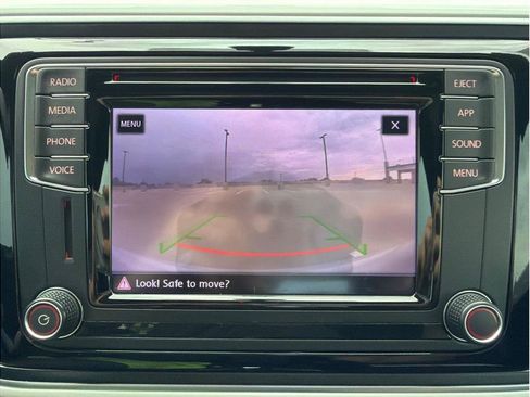 Used 2019 Volkswagen Beetle 2.0T SE FWD image 21