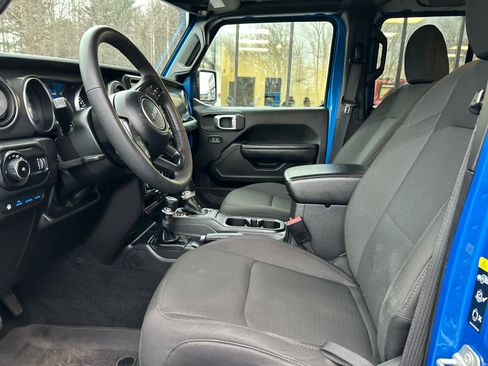 Used 2023 Jeep Wrangler Unlimited w/ Cold Weather Group image 21