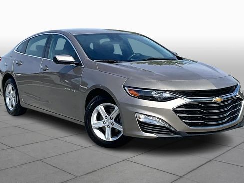 Used 2023 Chevrolet Malibu LT image 2