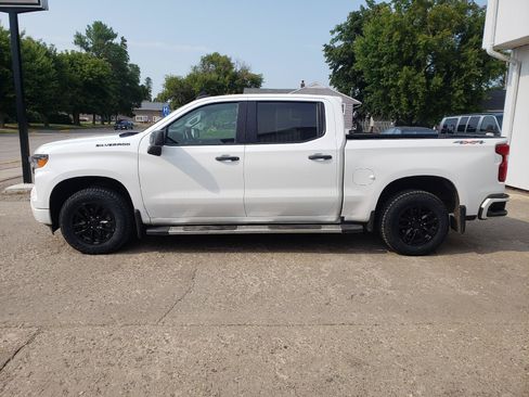 Used 2022 Chevrolet Silverado 1500 Custom w/ LPO, Dark Essentials Package AWD/4WD image 2
