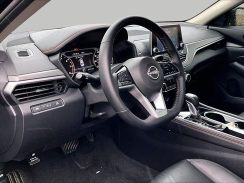 Certified 2025 Nissan Altima 2.5 SR FWD image 17