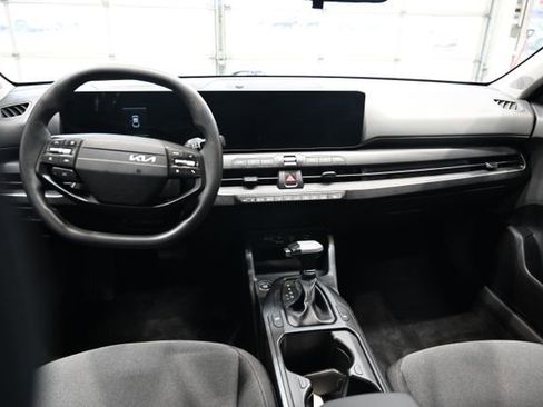 Used 2025 Kia K4 LXS image 12