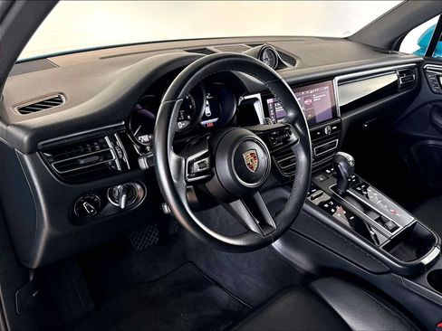 Used 2023 Porsche Macan AWD/4WD image 7